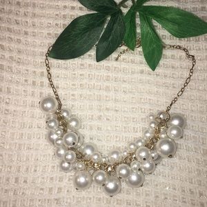 Multilayer pearls necklace